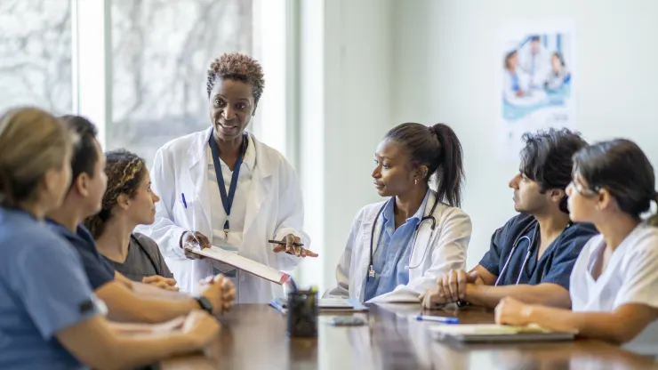 Equipa médica reunida